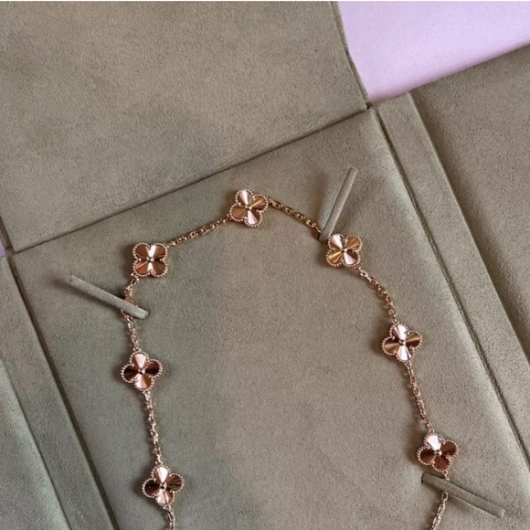 Van Cleef & Arpels Yellow Gold Guilloche 10 Motif Necklace AUTHENTIC & full set - Picture 3 of 12